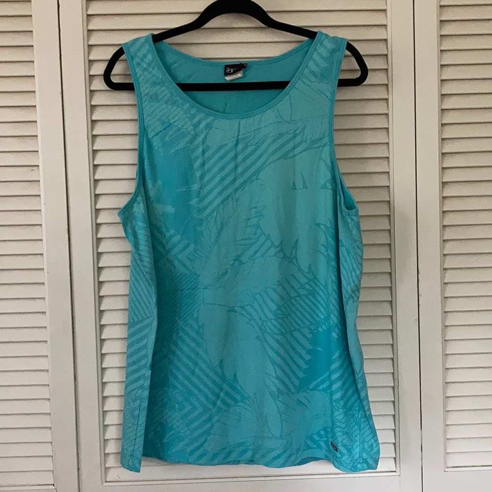 Men’s Volcom designed blue tank top